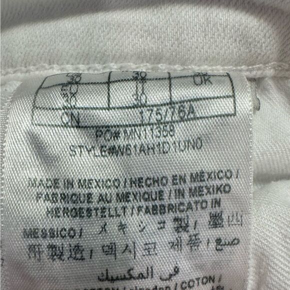 Guess white Jean crops distressed size 30 - Picture 5 of 6